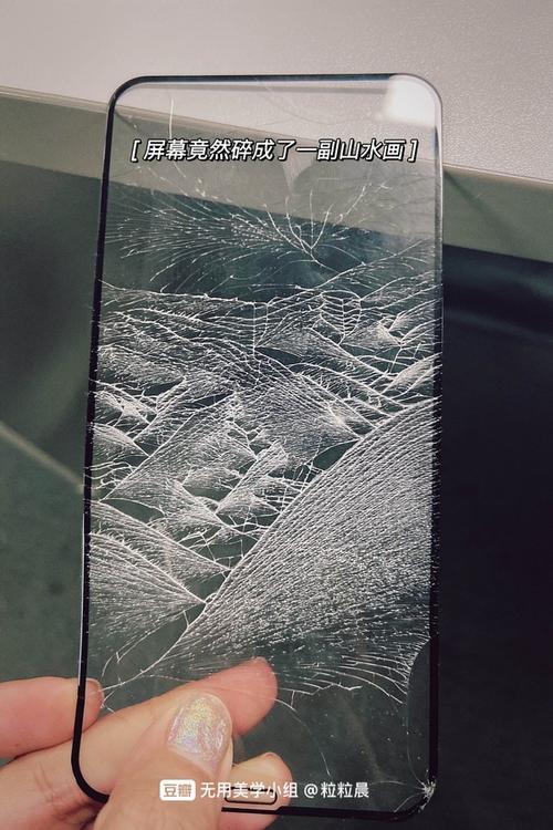 为什么刚贴的钢化膜周围裂开