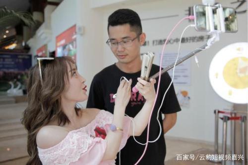 为什么主播下线了她的号还在线