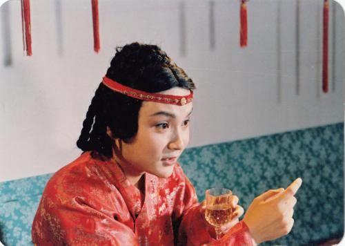 红楼梦中宝玉吃胭脂，怎么解释