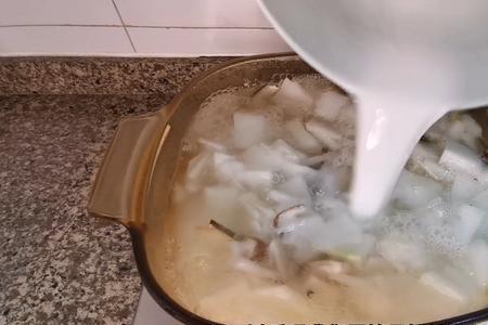 吃饭前筷子蘸汤礼貌吗