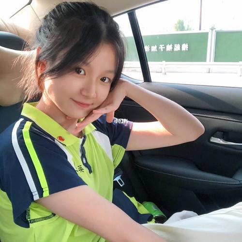 如何在网上认识初中女生