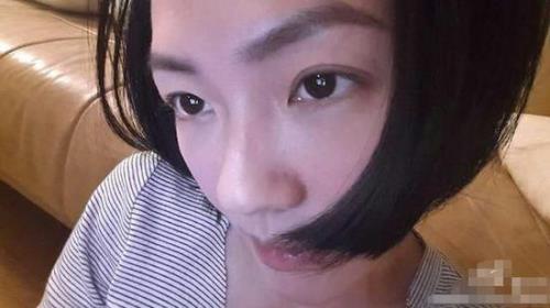 发自拍照朋友调侃谁了怎样回复