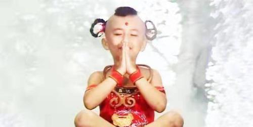 红孩儿脖子的圈圈是什么