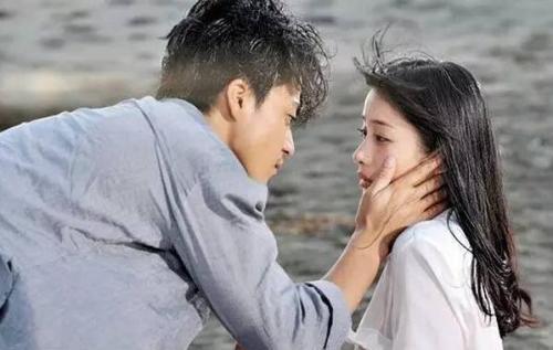 为什么男朋友喜欢摸他的脸