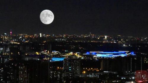 中秋夜晚的月亮几点出来