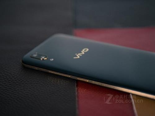 vivox21为什么充电时屏幕是亮着的