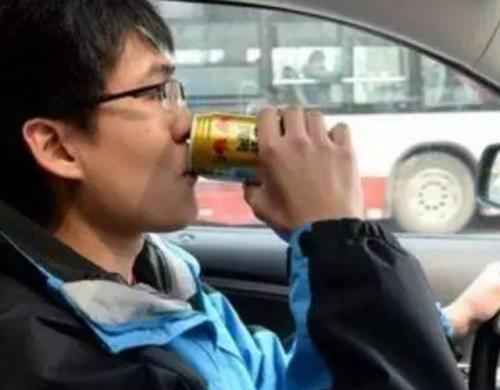 男友说在高速开车我该怎么关心