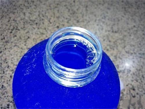 纯净水加洗洁精能当玻璃水用吗