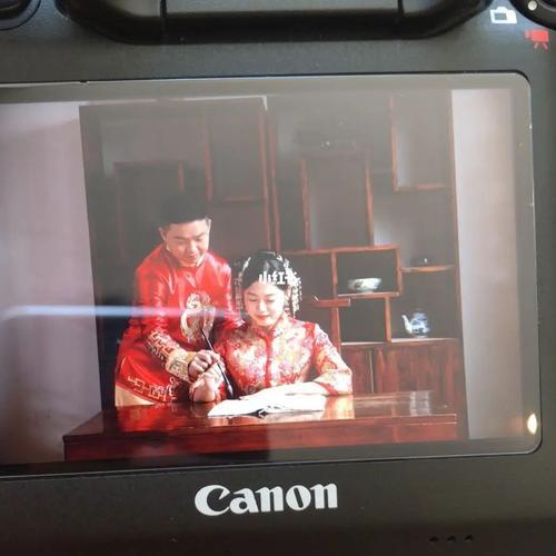 婚纱照在电视上怎么自动播放