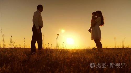 怎样去找个理由拥抱她
