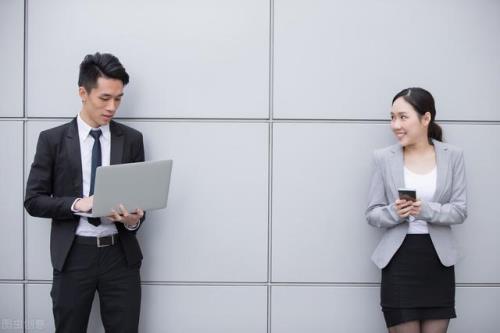 男领导为什么总是找女下属谈话