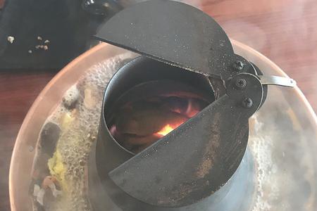 铜锅涮碳放多少