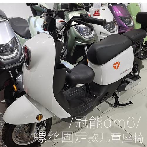 雅迪电动车放入小轿车方法