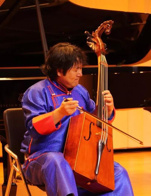 马头琴拉完了要把弦回松