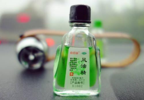 风油精沾到衣服上会掉色吗