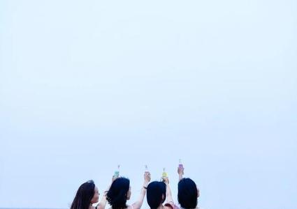 适合去海边旅游听的歌曲