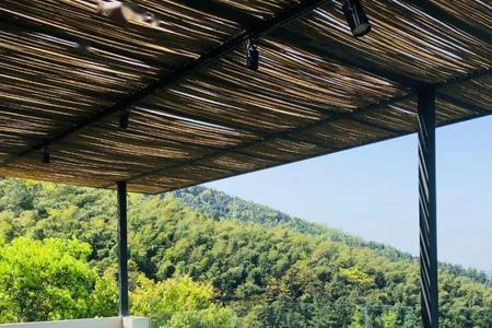承包荒山建造民宿可以办证吗