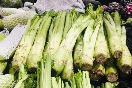 捏着槌子舂海椒是什么意思