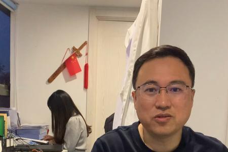 元宝鼻的男人