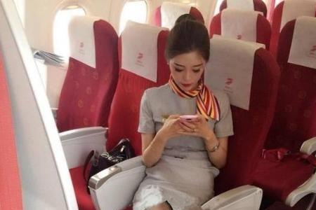 飞机出事空姐能先跑吗