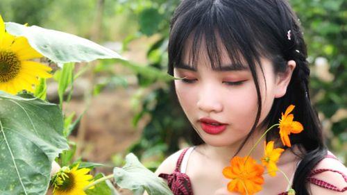 歌曲越活越狼狈原唱