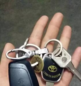 捡到别人的汽车钥匙怎么处理