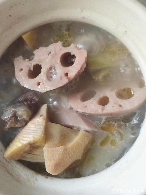 莲藕汤为什么煲出来是白色的