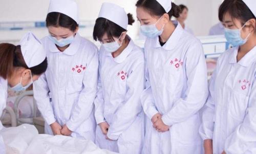 男生读卫校以后有前途吗