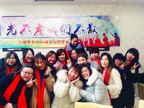 比自己高一届的同学叫什么