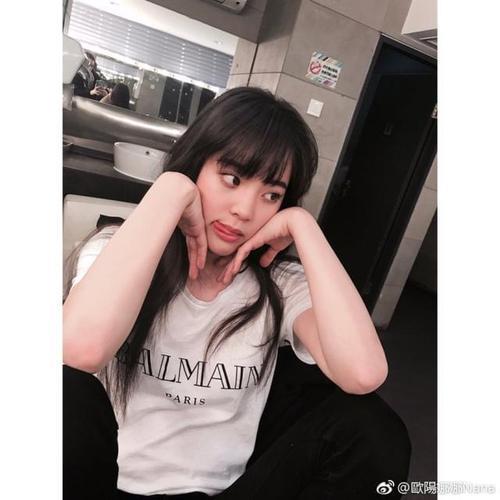 吐舌头自拍有什么含义