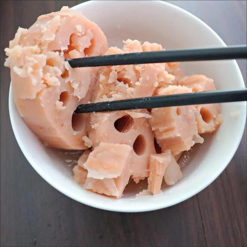 藕粉色搭配什么颜色好看