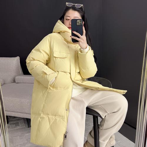 带帽羽绒服怎么披头发