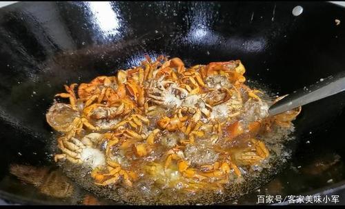 河蟹油炸的正确吃法