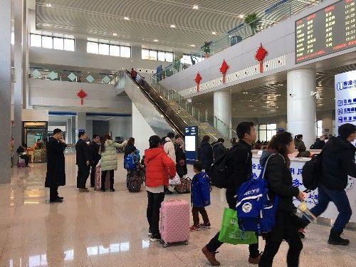 高铁站中午休息吗