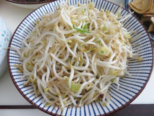 请问:炒豆芽为什么要掐头去尾
