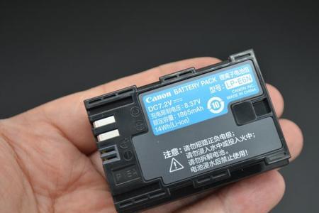 佳能R用什么电池