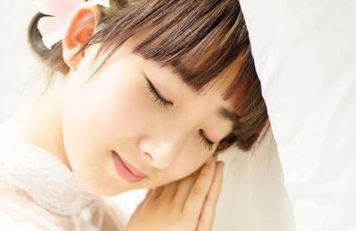 你莫走郭金川里面的女生是谁