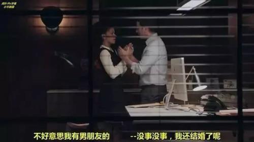 男同事没事总碰你胳膊怎么办