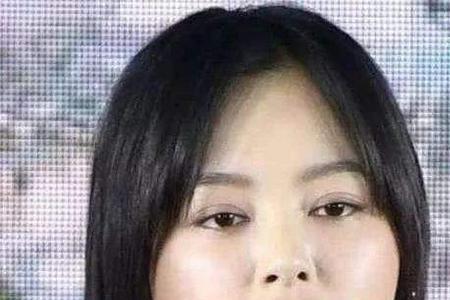 额头比下巴长是什么脸型