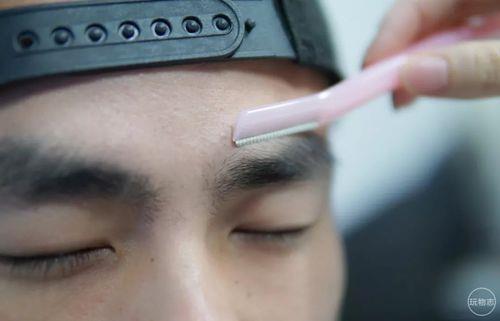 形容男人剑眉的成语