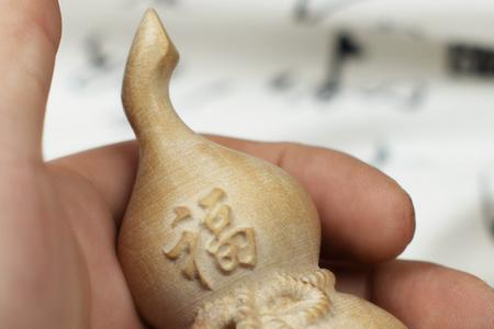 桃木葫芦用什么弄孔