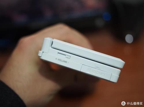 3ds充电充满了是灯灭了吗