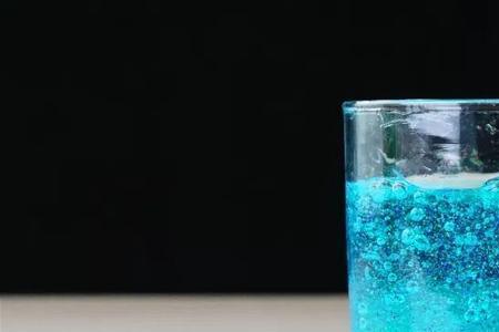 怎样把分开的水晶泥粘在一起