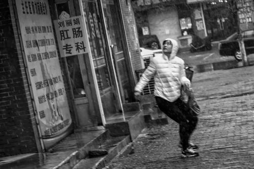 外面下着小雨原唱