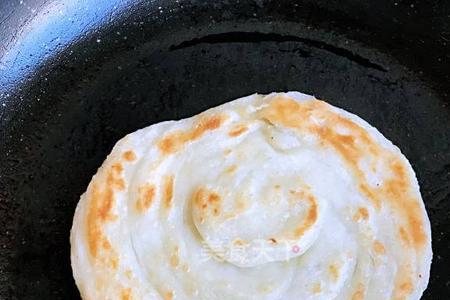 擀筋饼的手法