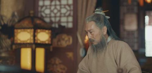 资历高深的意思