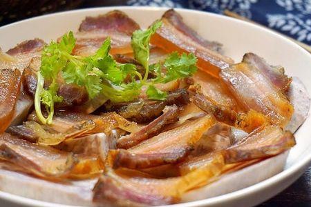 鲫鱼蒸腊肉做法