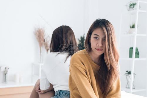 情人背着你还找别人应该怎么办