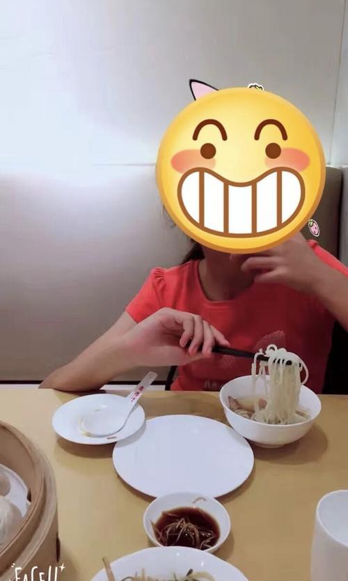 吃嘛是轻声吗