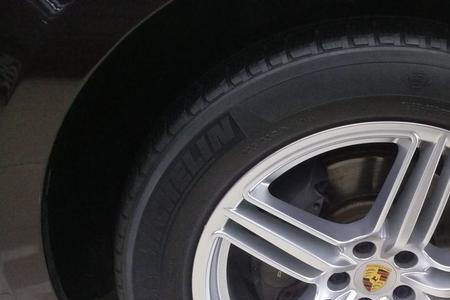 保时捷macan减震加氮气从哪加